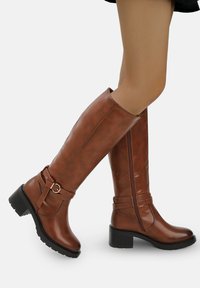 Сапоги на платформе Сапоги на платформе