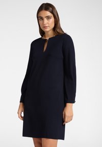 Короткое платье Короткое платье