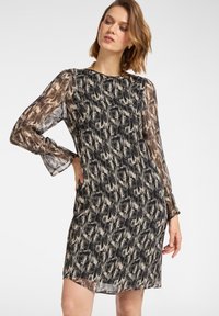 Короткое платье Короткое платье