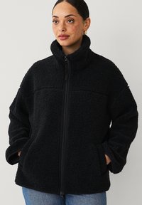 Флисовая куртка Флисовая куртка