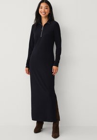 Вязаное платье Вязаное платье