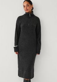 Вязаное платье Вязаное платье