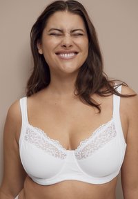 Бюстгальтер Бюстгальтер