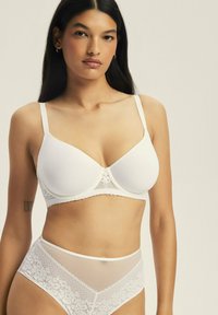 Бюстгальтер на косточках Бюстгальтер на косточках