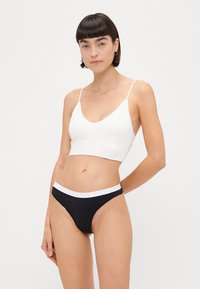 Стринги Стринги