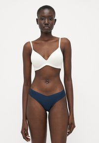 Стринги Стринги