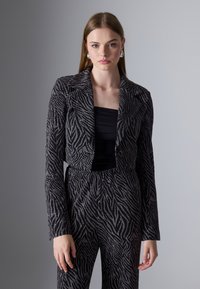 Короткий блейзер Короткий блейзер