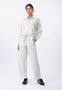 Спортивная куртка Спортивная куртка