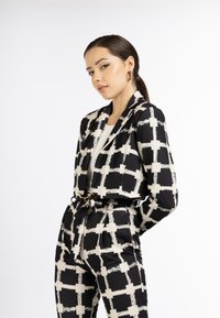 Короткий блейзер Короткий блейзер