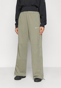 Спортивный костюм Спортивный костюм