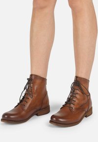 Ботинки на шнуровке Ботинки на шнуровке