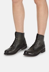 Широкие сапоги Широкие сапоги