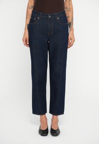 Джинсы Джинсы