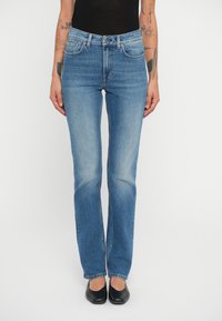 Джинсы Джинсы