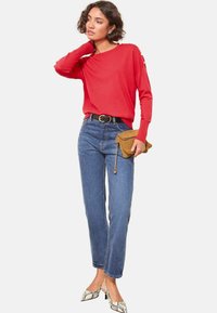 Пуловер Пуловер