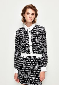 Жаккардовая вязаная кофта Жаккардовая вязаная кофта