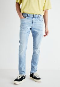 Узкие джинсы Узкие джинсы