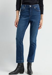 Короткие джинсы Короткие джинсы