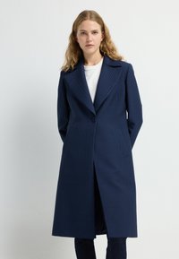 Шерстяное пальто Шерстяное пальто