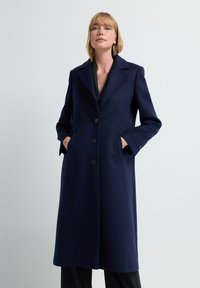 Шерстяное пальто Шерстяное пальто