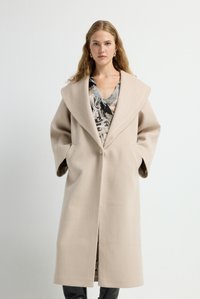 Шерстяное пальто Шерстяное пальто