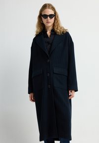 Шерстяное пальто Шерстяное пальто