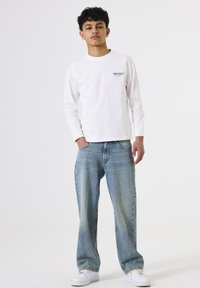 Джинсы Джинсы