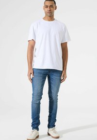 Узкие джинсы Узкие джинсы