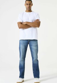 Прямые джинсы Прямые джинсы