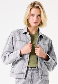 Джинсовая куртка Джинсовая куртка