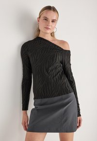 Лонгслив Лонгслив