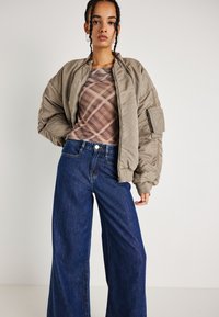 Джинсы Джинсы