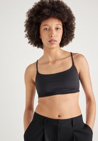 Топ на бретельках Топ на бретельках