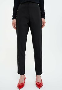 Узкие брюки Узкие брюки