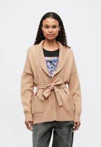 Длинный кардиган Длинный кардиган