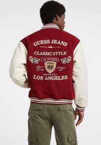 Куртка бомбер Куртка бомбер