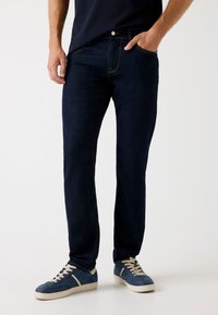 Прямые джинсы Прямые джинсы