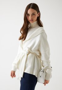 Длинный кардиган Длинный кардиган