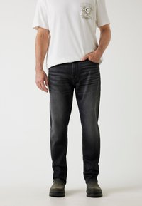 Прямые джинсы Прямые джинсы