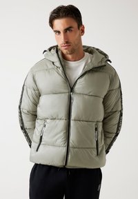 Зимняя куртка Зимняя куртка