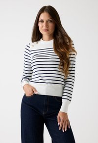 Пуловер в полоску Пуловер в полоску