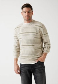 Пуловер Пуловер