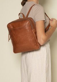 Кожаный рюкзак Кожаный рюкзак