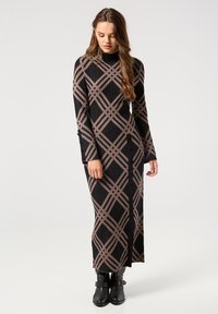 Вязаное платье Вязаное платье