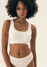 Бюстгальтер без косточек Бюстгальтер без косточек