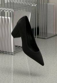 Туфли на высоком каблуке Туфли на высоком каблуке