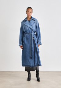 Шерстяное пальто Шерстяное пальто