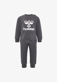 Спортивный костюм Спортивный костюм