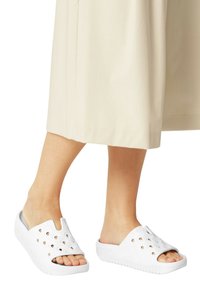 Шлепанцы Шлепанцы