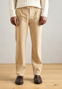 Вельветовые брюки Вельветовые брюки